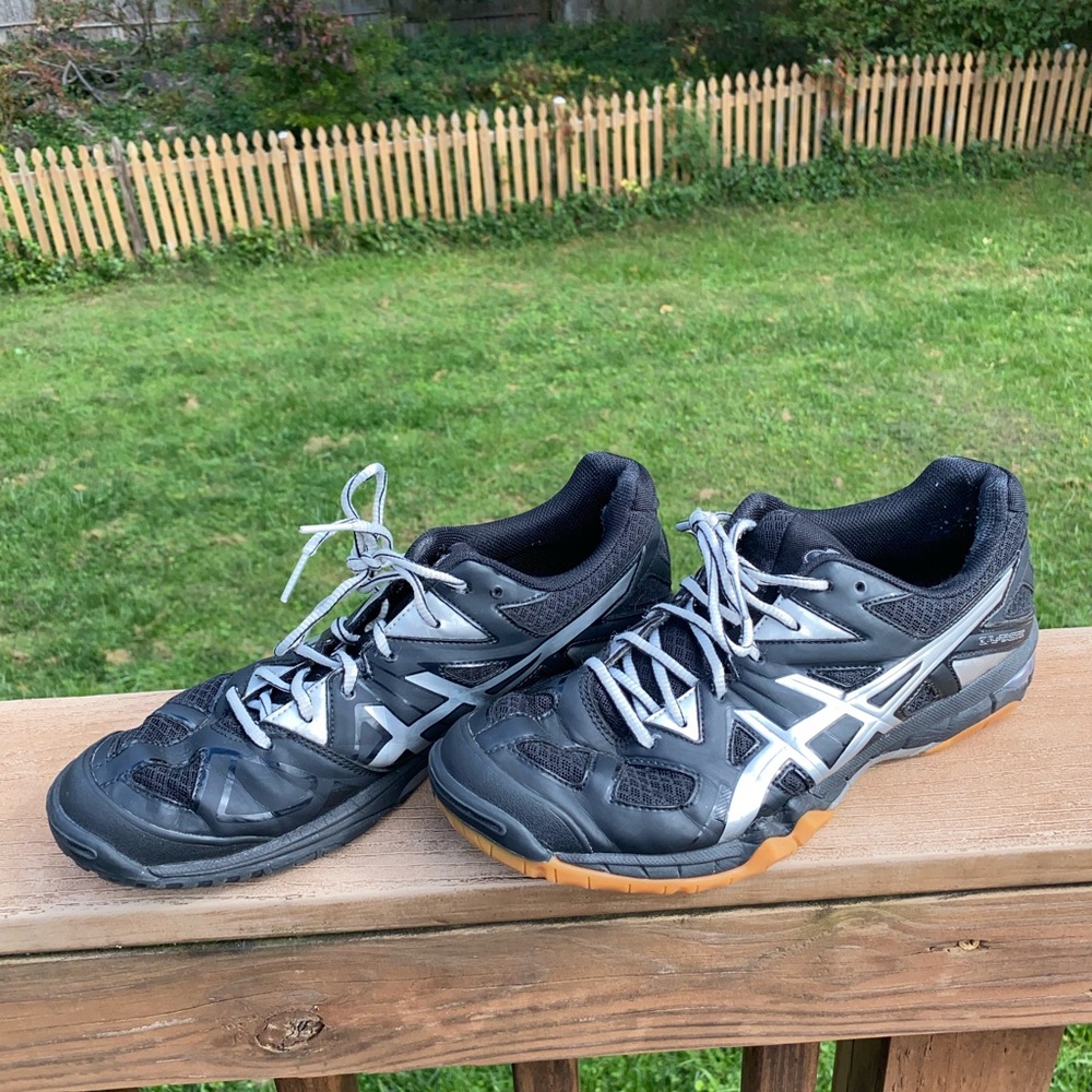 Black ASICS Volleyball Shoes and Underarmour Volleyball Knee Pads (Pack Deal)